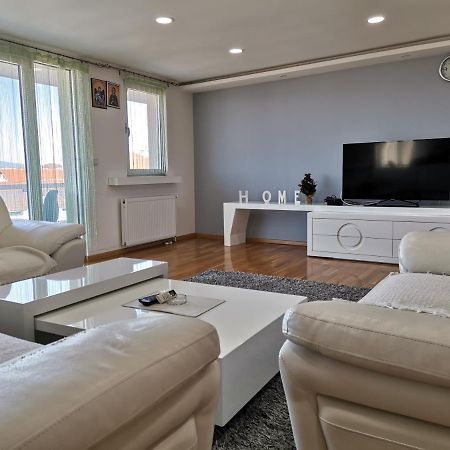 לסקובץ Atina Lux Hostel מראה חיצוני תמונה