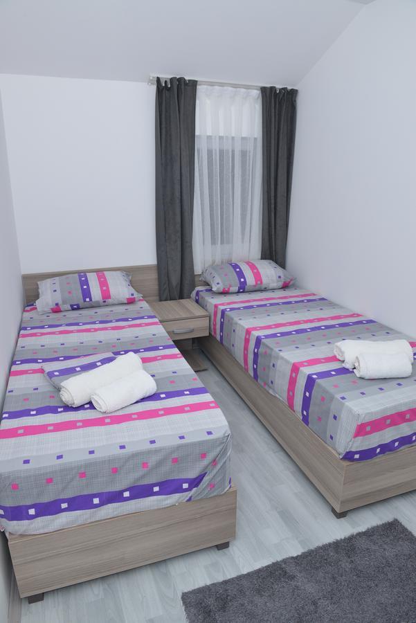 לסקובץ Atina Lux Hostel מראה חיצוני תמונה